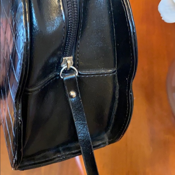 Faux Croc Embossed Hand Bag - Picture 6 of 10